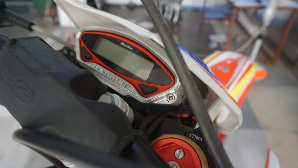 BETA RR-RACING-XTRAINER SPEEDO PROTECTOR for 2020-2025 Models Silver